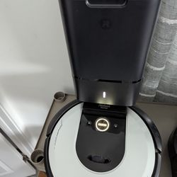 iRobot Roomba i6+