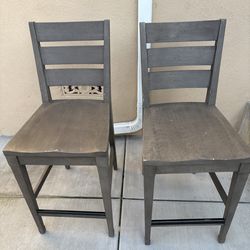 Set of two gray chairs