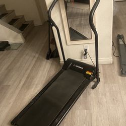 treadmill Easily moveable lightweight works like new 