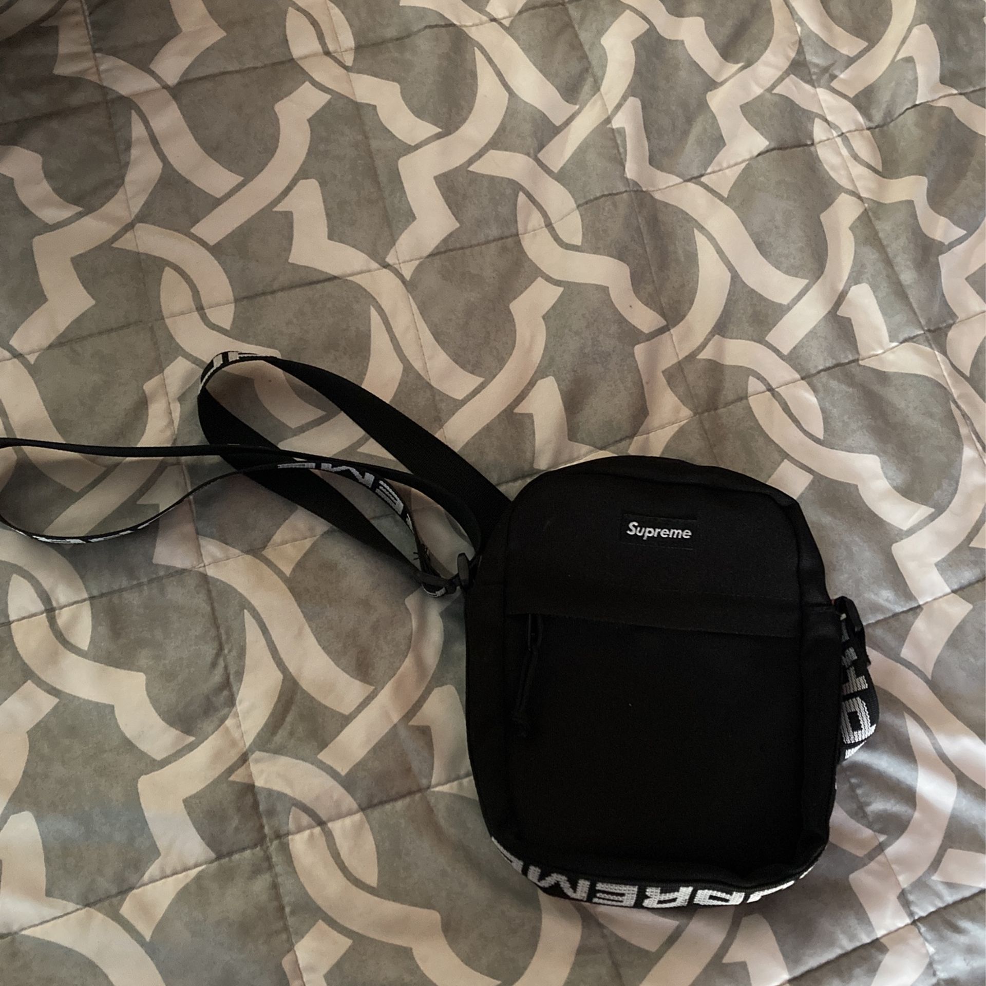 Supreme Shoulder Bag 