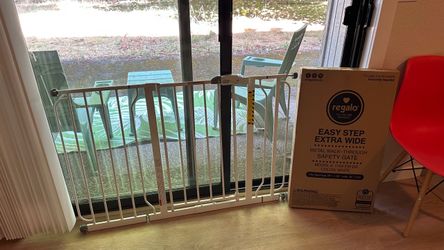 Regalo Easy Step Extra Wide Safety Gate