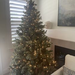 7.5 Foot Christmas Tree With Lights 
