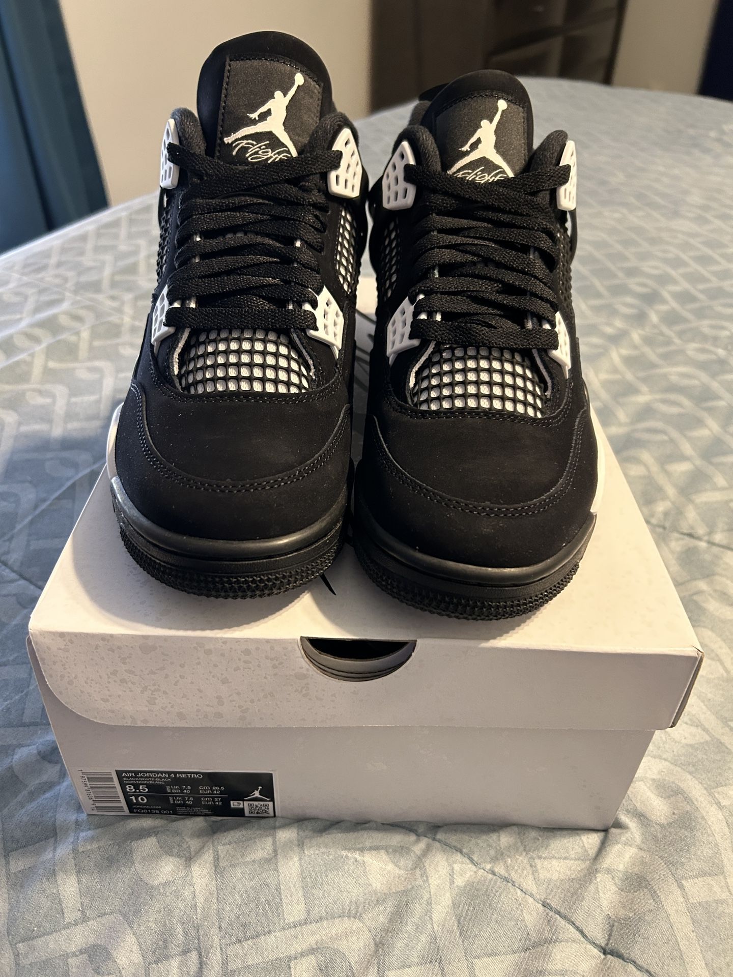 Air Jordan 4 White Thunder Retro Size 8.5 Mens Brand New Dead Stock