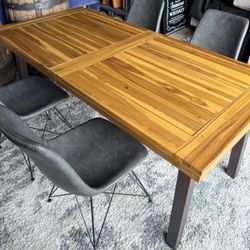 DINING ROOM WITH 4 CHAIRS 