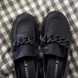 Madden Girl Size 5 Oxford Shoes