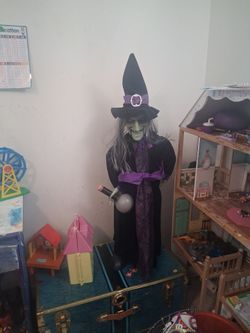 Halloween Witch Decoration Figure