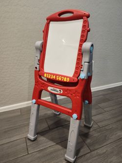 ✅️ Toddler 3ft. Double Sided Board• Chalkboard/ White Board• Missing 1Screw• Some Marks• $10firm