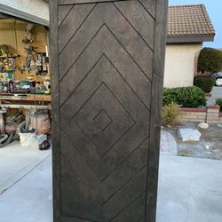 Diamond design barn door with hardware