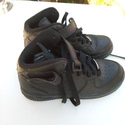 !! Boys Youth Shoes Nike Size 4Y