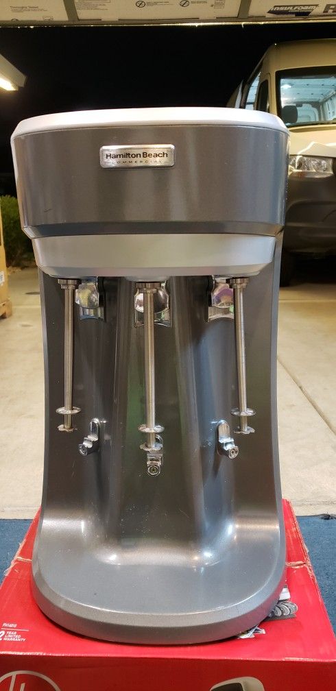 Commercial Milkshake Machines
Hamilton Beach HMD400R Triple Spindle Drink Mixer - 120V
