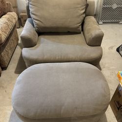 Oversized Chair With Ottoman 