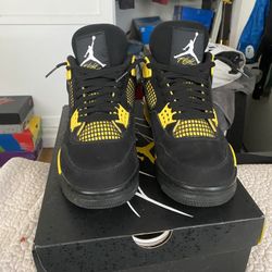 Jordan 4 yellow thunders 