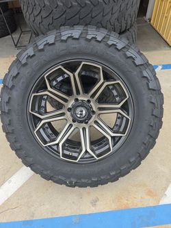 Fuel 20 inch wheels with 35 inch tire fits chevy tundra or ram
