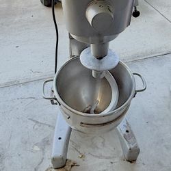 Hobart D-300 30Qt Commercial Mixer – works great and runs strong.