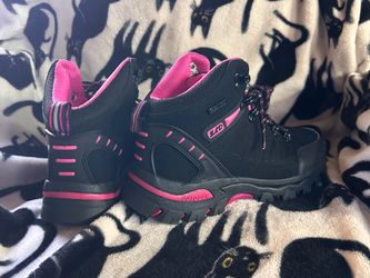 Women’s hiking shoes
