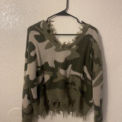 Women’s camo knitted sweater