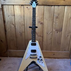 2010 Epiphone ‘67 Flying V white