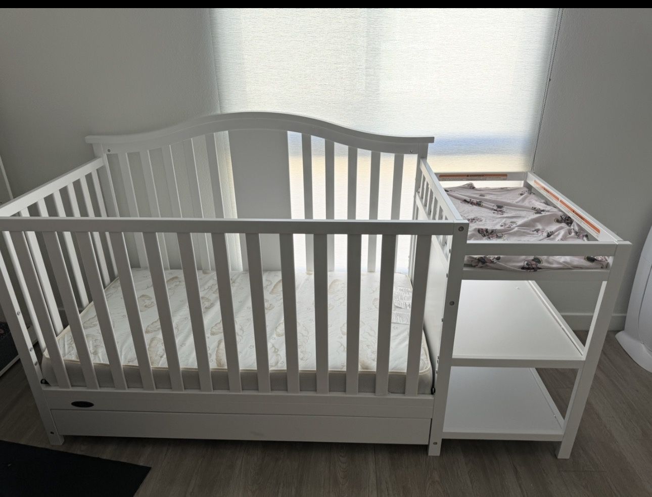 Graco Crib With Changing Pad 