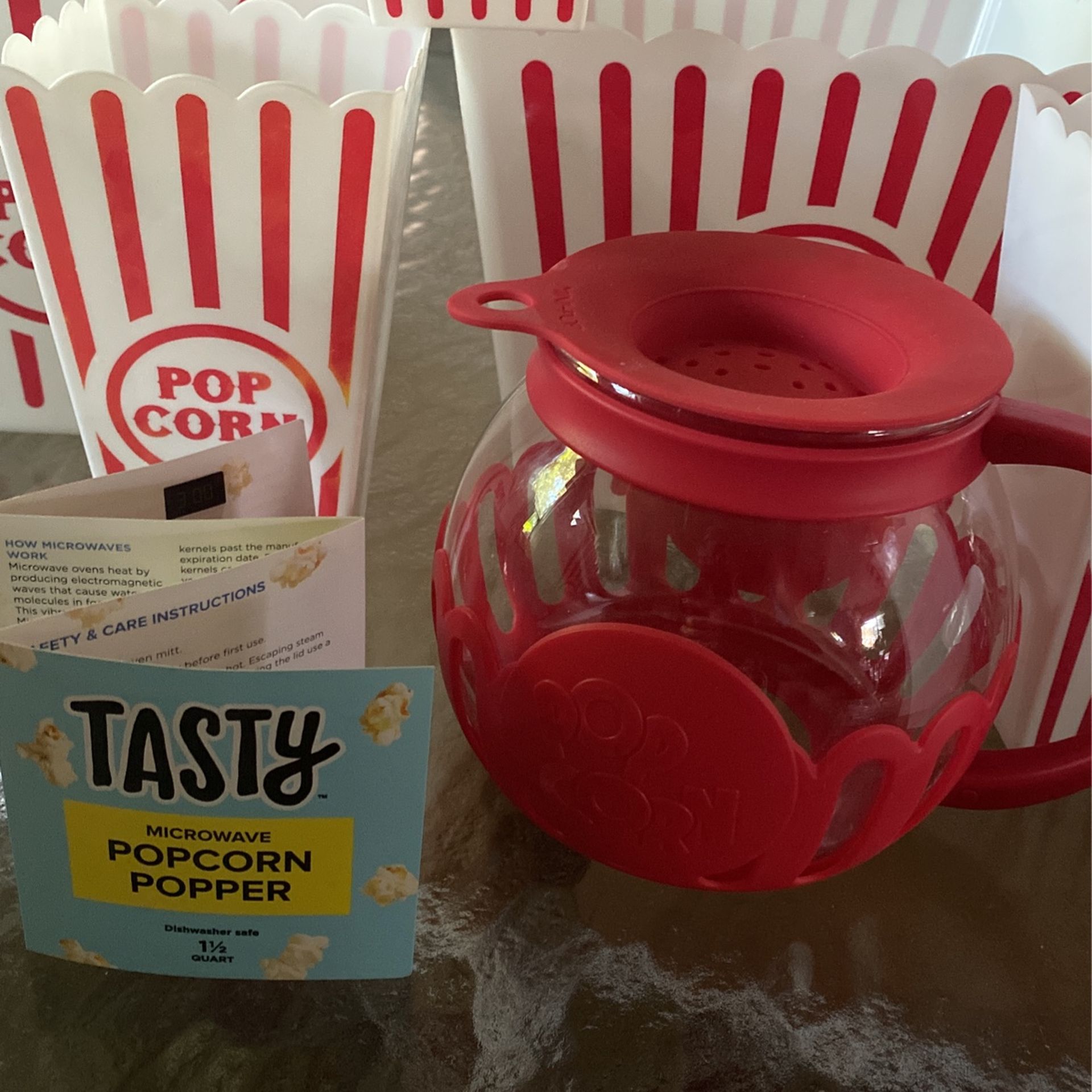 Microwave Popcorn Popper New With Cups
