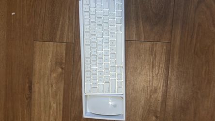 Brand new apple key board