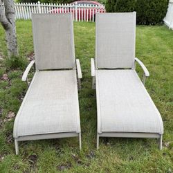  Lounge Chairs 