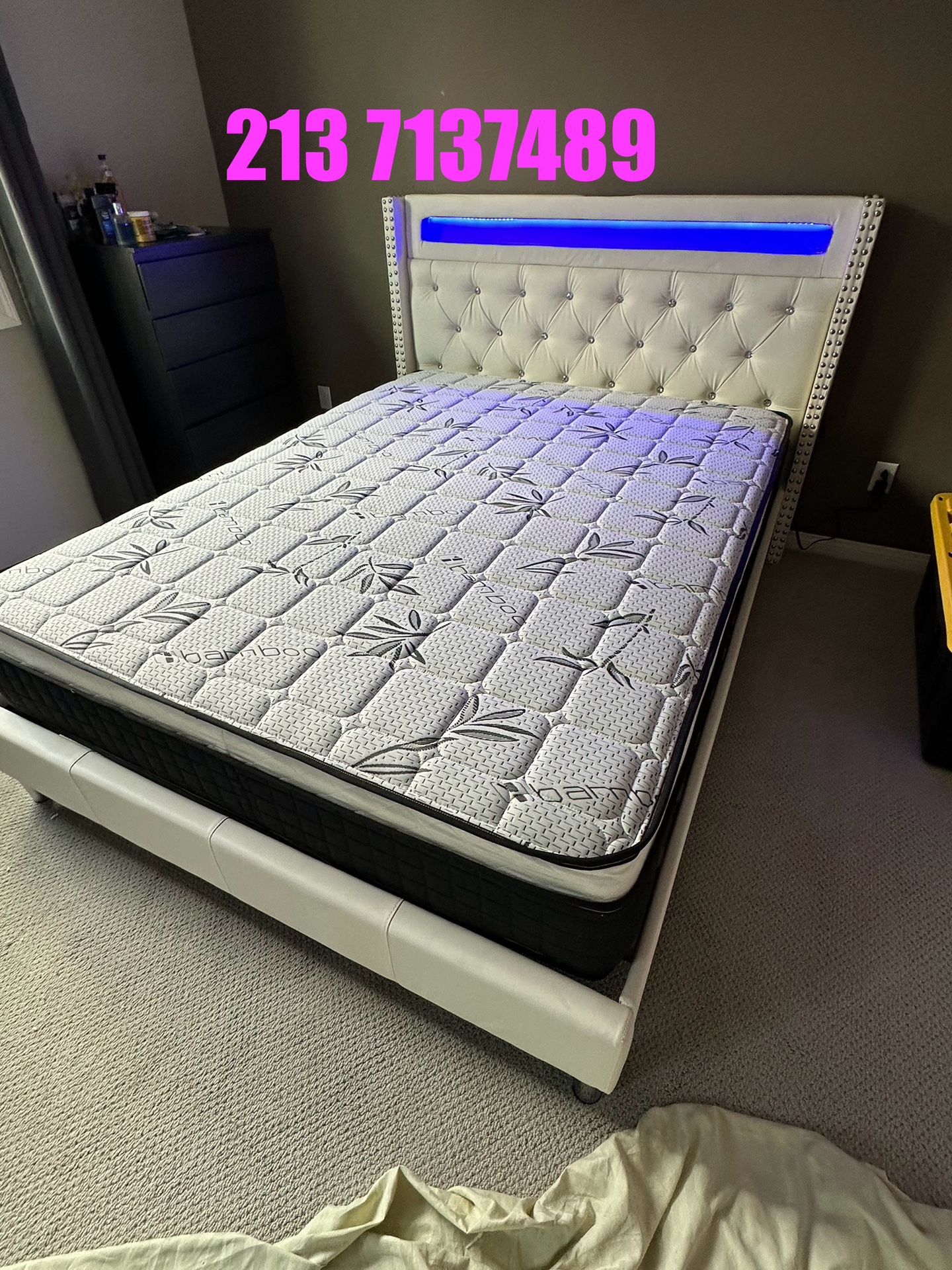 Queen Bed / mattress included  Platform Bed W/ Charging Station & Built-In LED Lights Color withe  New in a box   Queen size con Luz led  / Colchon In