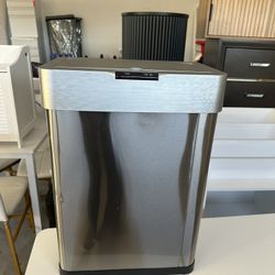 13 Gallon Automatic Kitchen Trash Can with Motion-Sensing Lid