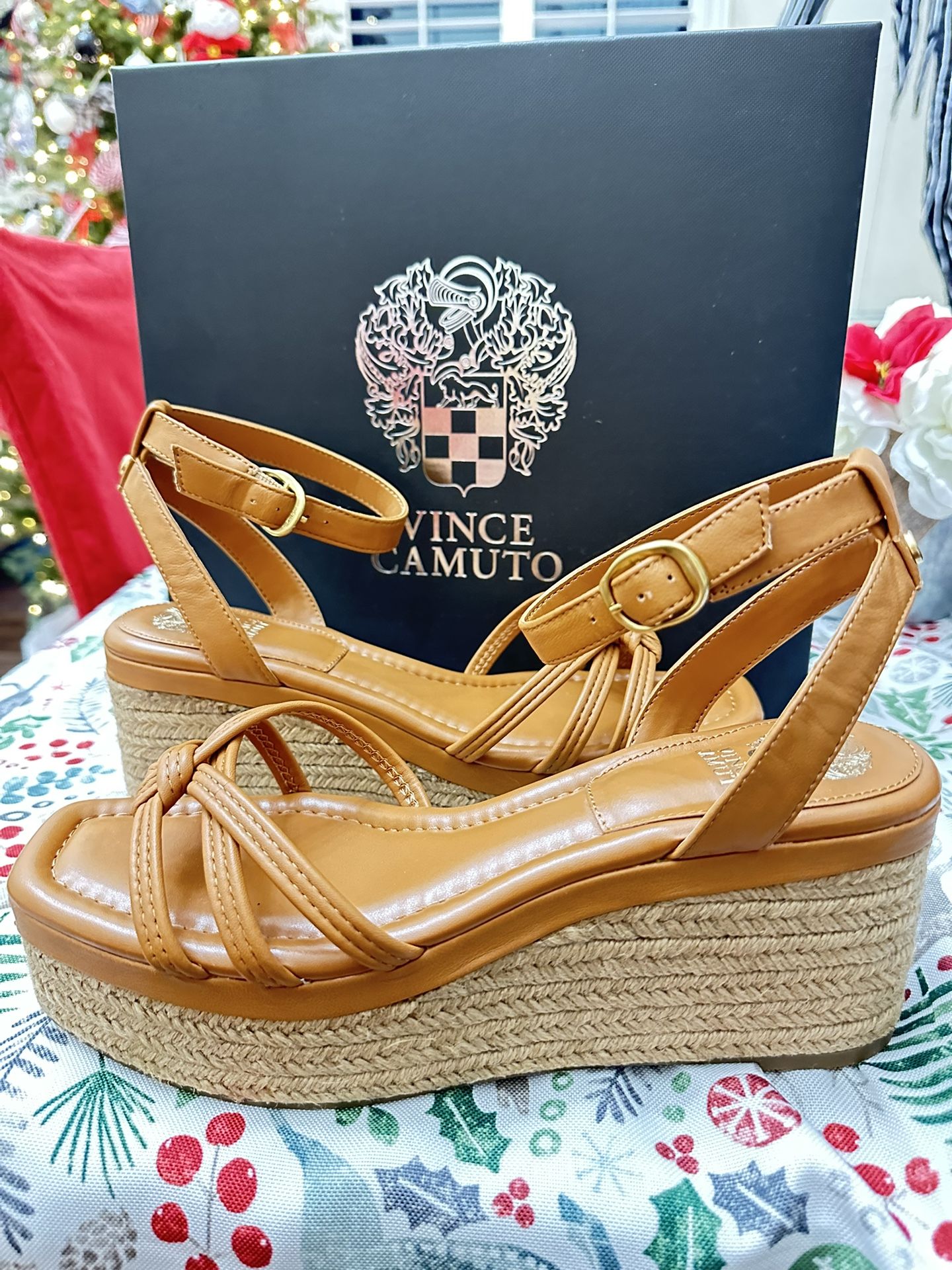Women’s Vince Camuto Wedge Sandal Size 10m New!
