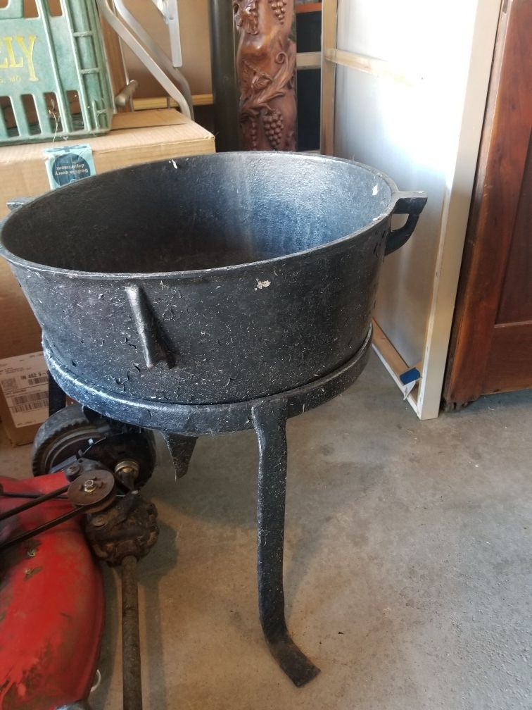 HUGE Antique Cast Iron Cauldron FLOWER PLANTER - GREAT for Halloween, too!