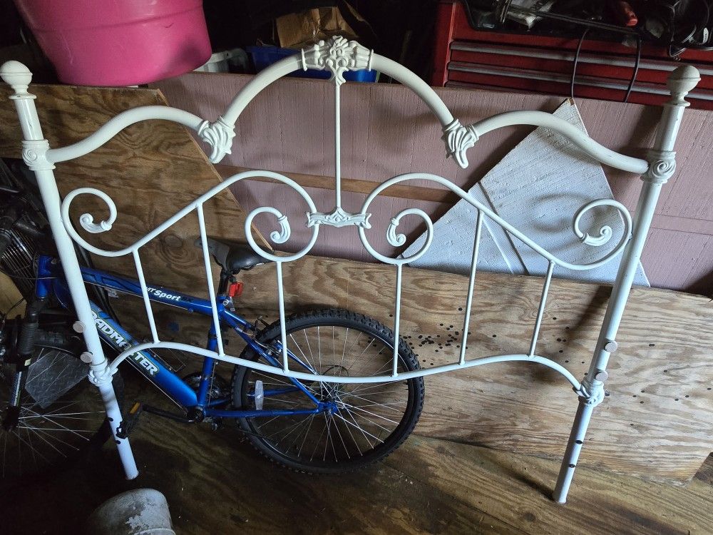 Vintage White Enamel Metal Full Bed Frame