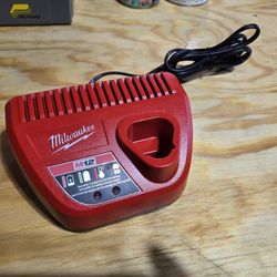 Milwaukee M12 Charger