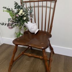 Antique Marlow York PA Windsor chair with spindle back and carved seat.
