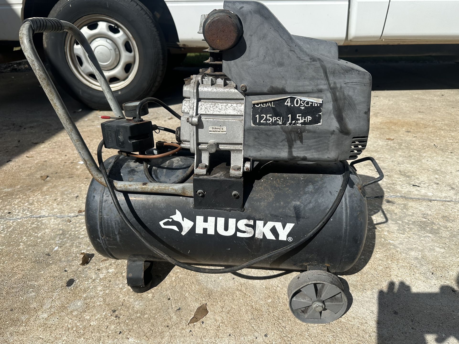 8 Gallons Air Compressor Husky