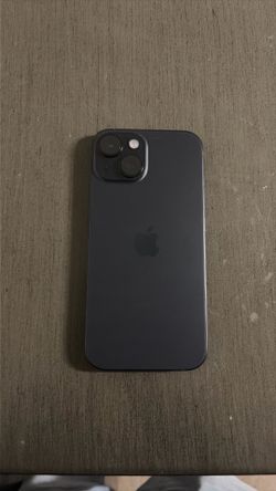 iPhone 15 works well almost brand new used 1 Month