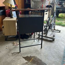 Freestanding bar