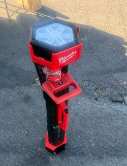 Milwaukee M18 18-Volt Lithium-Ion Cordless Rocket Dual Power Tower Light (Tool-Only