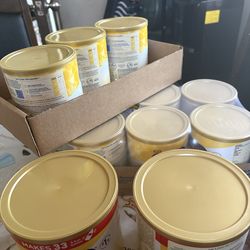 selling baby formula / se vende formula de bebe