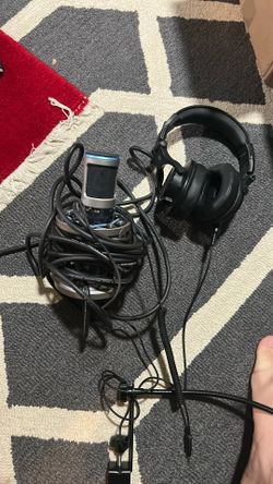 Sterling Condenser Studio Microphone Plus Headphones