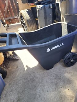 Gorilla Carts 4.5 cu. ft. Poly Yard Cart