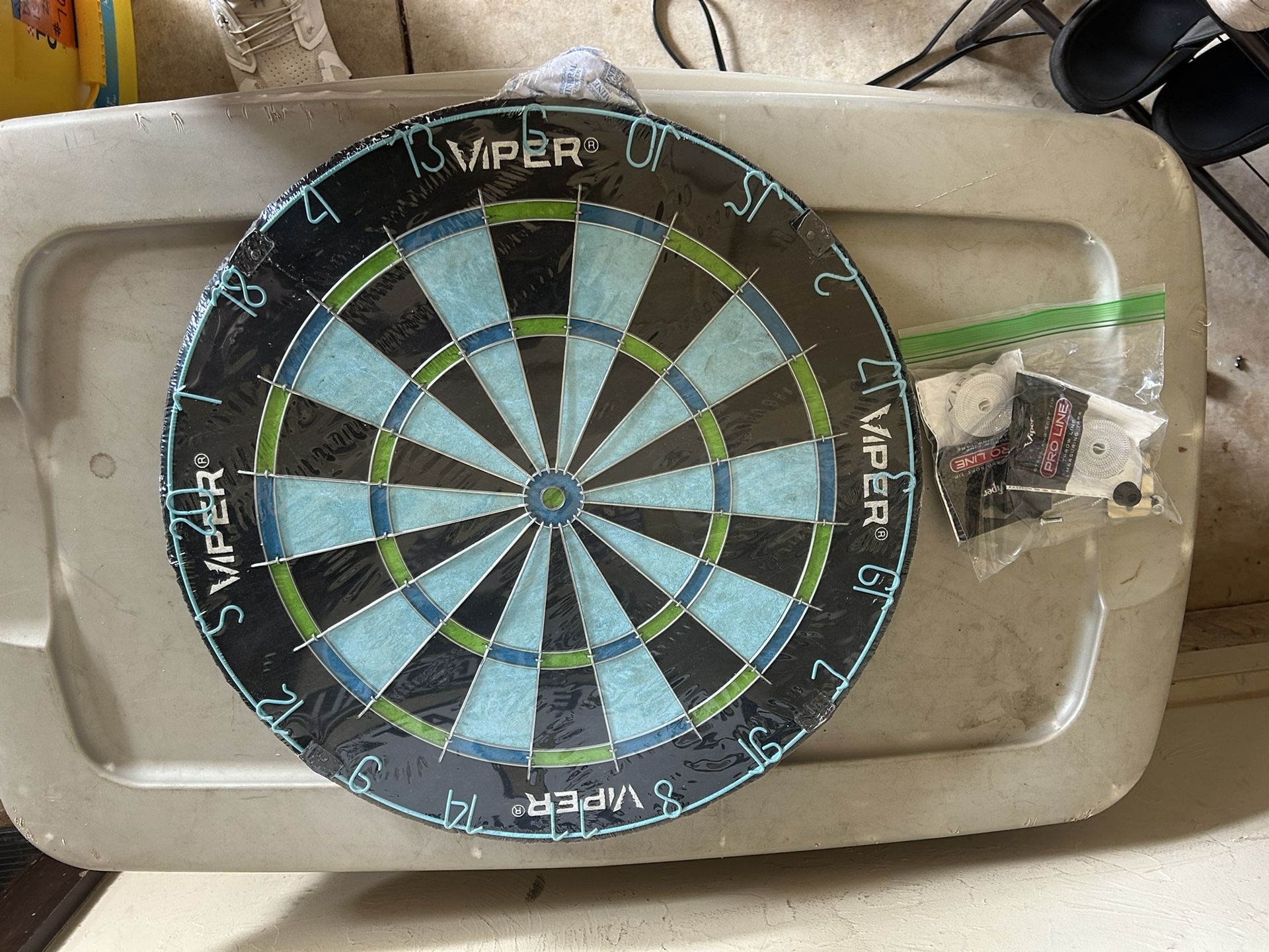 New Viper Dartboard with Mounting Hardware – Regulation Size