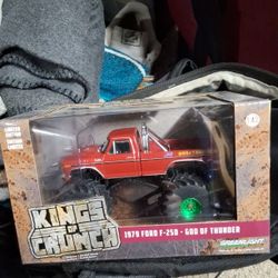 KINGS OF CRUNCH CHASE F250 God Of Thunder Monster Truck