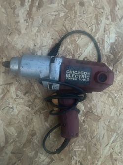 Pistola de impacto eléctrica Chicago electric  de 1/2  está buena y fuerte trabaja bien y barata