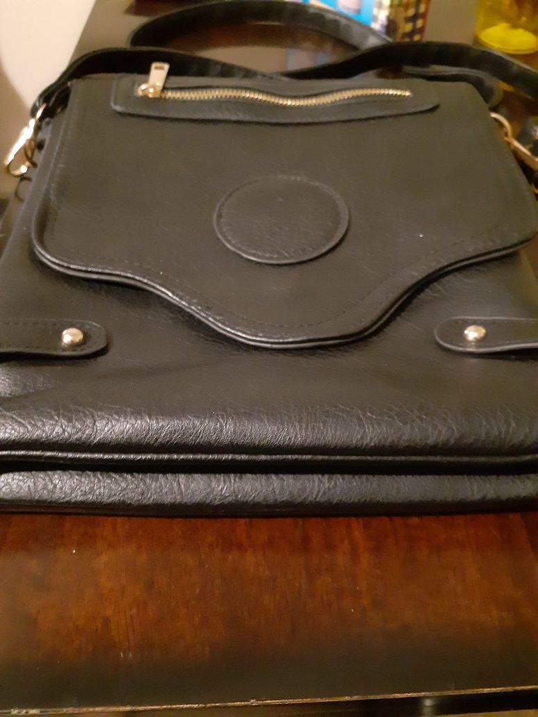 Pretty leather bag...long strap
