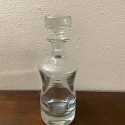 Glass Decanter & Stopper