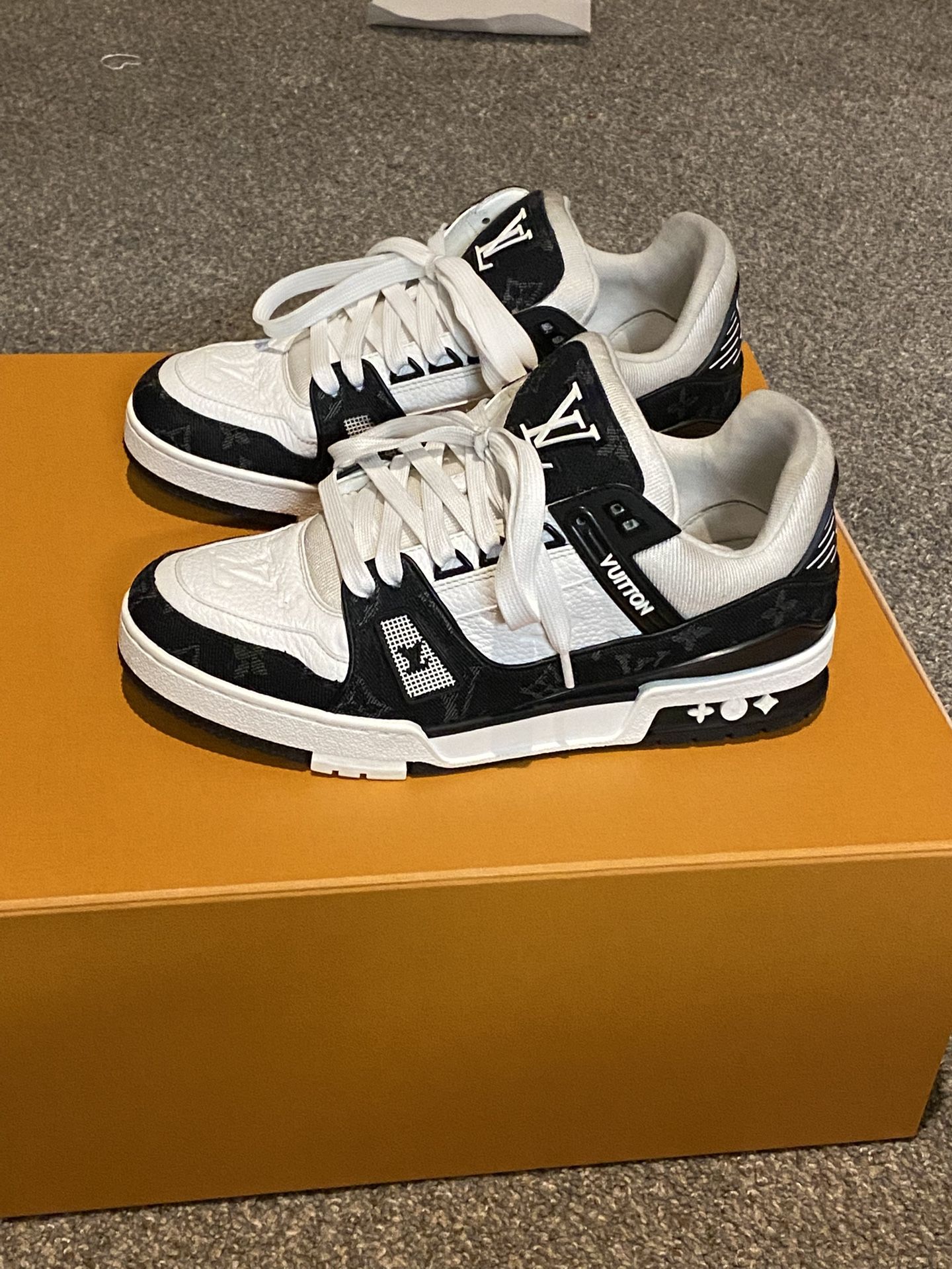 Louis Vuitton Size 9