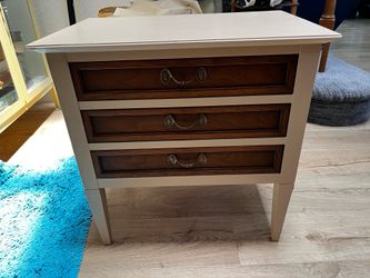 Drexel end table or nightstand with dove-tailed drawers
