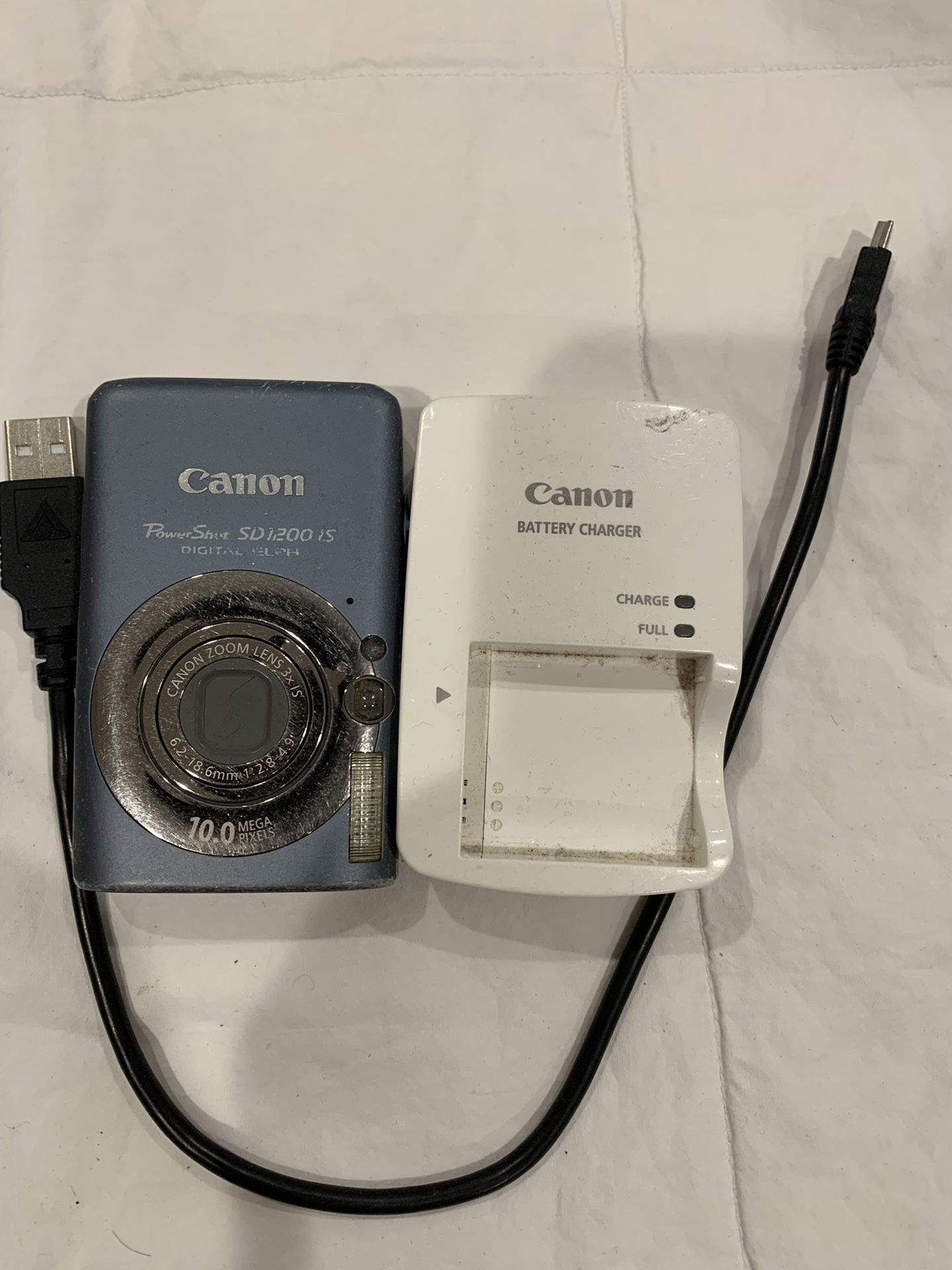 Canon 10 mega pixel digital camera with charging kit.