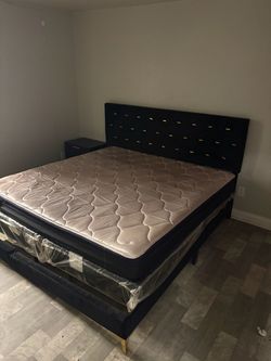 King size bed like new with plastic still on bottom  with frame 700