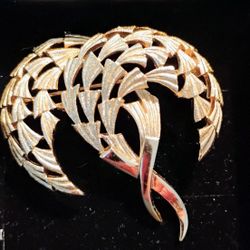 Vintage Trifari Signed Gold Tone Octopus Pin Brooch 