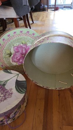 Floral round storage box